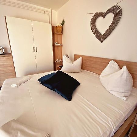 The Manzoni Family 3 Hotel Punat Exterior foto